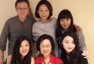 琼瑶温馨全家福曝光，两个孙女皆是古典气质美女