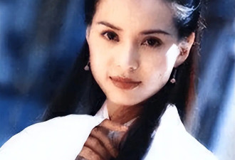 “雌雄同体”小龙女，被老头“白睡”10年，还倒贴上亿，下场唏嘘