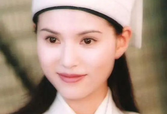 “雌雄同体”小龙女，被老头“白睡”10年，还倒贴上亿，下场唏嘘