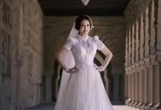 74岁刘晓庆四婚婚纱照流出 穿白纱裙圣洁美丽 与富豪老公手牵手超甜
