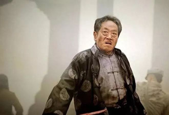老戏骨王奎荣白发老态，小37岁的妻子仍风韵犹存