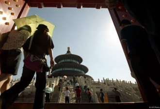 还珠格格和甄嬛，哪种叙事更保守？