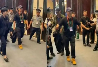 50岁吴京为80岁父亲庆生！留中长发梳大背头，宴席豪横茅台配大窑