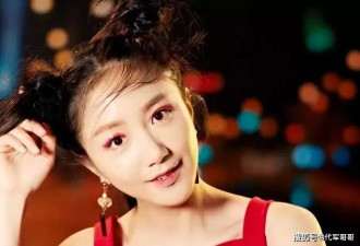 她是黄轩的前女友，16岁出道，如今39岁仍单身
