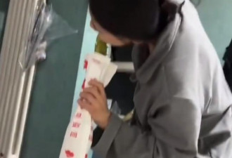 东北“一米长糖葫芦” 成最滑稽网红小吃