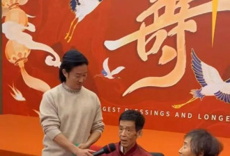 吴京父亲80岁寿诞，宴席豪横茅台配七层寿桃，谢楠穿着引争议