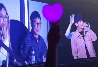 林志玲现身周杰伦演唱会，50岁皮肤白嫩