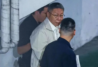 遗忘的U盘里藏8张巨额支票 柯文哲见证物愣神了