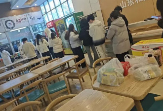 大学食堂档口拒涨价，被同行威胁后关门