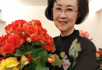 琼瑶翩然辞世 赵薇鲜花伴至亲悲送最后一程