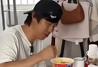 “歌坛巨星”解晓东：连登14次春晚，突然消失，如今家产被拍卖“住进”养老院，发生了什么