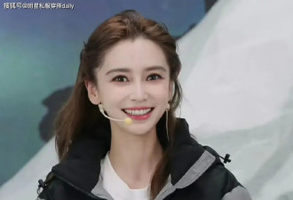 Angelababy直播被赞状态好！连换多套穿搭展现甜美笑容，一扫阴霾