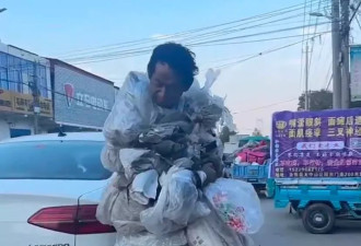 河南男子塑料袋裹身御寒 网友热议：人活得不如树