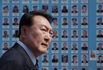 尹锡悦，总统为什么只能“坐以待毙”