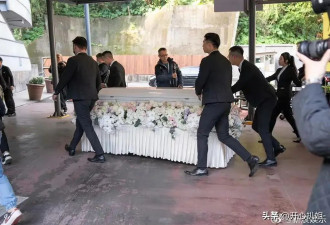 琼瑶葬礼这天，平鑫涛子女的公司发了一张图片搞内涵，引全网愤怒