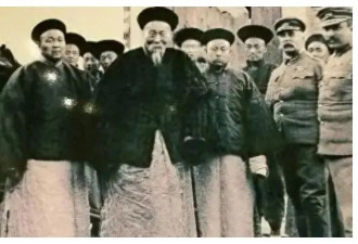 李鸿章将22岁的女儿，嫁给40多岁的老头，生下...