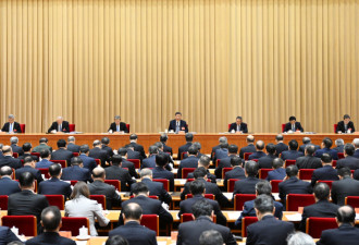 中共中央经济工作会议：稳住房市股市 提高赤字率