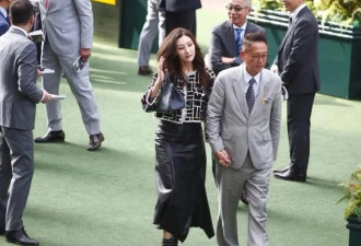 发腮成神颜杀手？54岁李嘉欣露面 被指显凶显老…