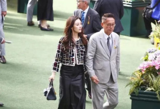 发腮成神颜杀手？54岁李嘉欣露面 被指显凶显老…