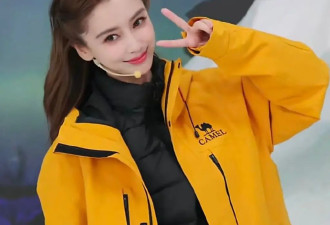 35岁杨颖又被偶遇，换回港妆后美回巅峰，混血感满满娇俏又可爱！