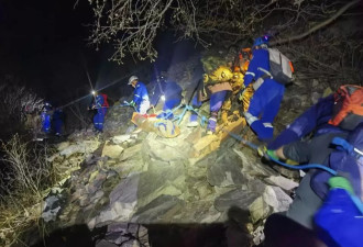 北京男子带孩子登山遭遇男 孩子以为爸爸“睡着了”