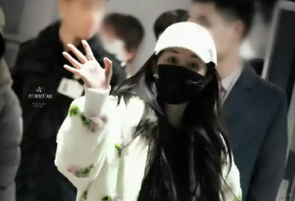 杨幂的私服穿搭真的美 毛绒外套搭配灰色运动裤