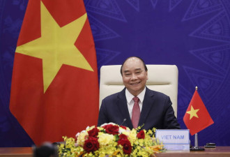 前国家主席阮春福遭警告处分