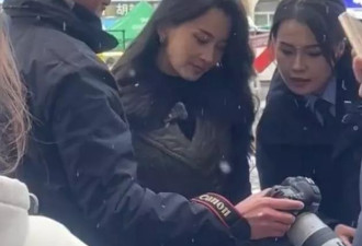 森林北在新疆街头工作，女干部气质显著