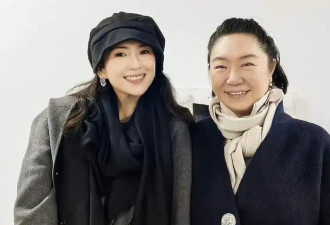 章子怡离婚后美出新高度，穿大衣优雅高级，满脸胶原蛋白像25岁