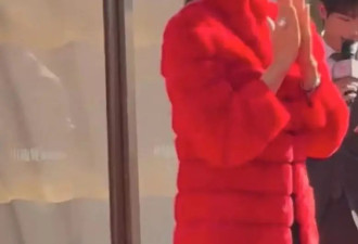 章子怡一身红衣亮相活动，状态也太好了