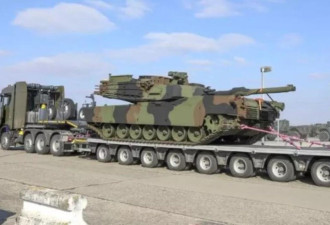 首批从美国采购的M1A2T主战坦克凌晨抵台