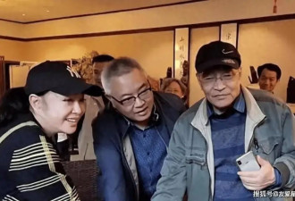 70岁刘晓庆回老家选墓地，摘了假发不装嫩，一身老人打扮才是真实样！