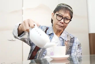 61岁钱小豪晚年唏嘘认不出！透露暴瘦40磅原因，患青光眼风光不再