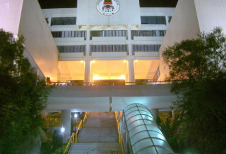 违背诚信害人害己 这所名校拒录内地国际生
