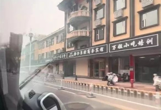 沧州一条街道店铺统一“黑底白字” 遭吐槽后连夜拆除