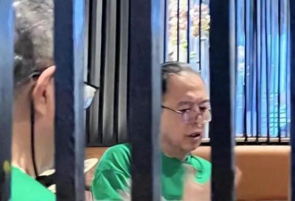 67岁张铁林回国谋发展，无奈疾病坐轮椅，网友集体热议