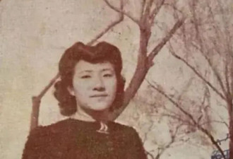 她被称为一代文妓，与张爱玲齐名，43岁看大门