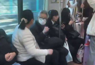 中国大妈电车上攻击日本人 洗脑小孩被打就要还手