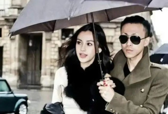 杨颖复出放得开！穿包臀裙和男友人依偎在一起，回眸一瞥惊艳万分