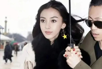 杨颖复出放得开！穿包臀裙和男友人依偎在一起，回眸一瞥惊艳万分