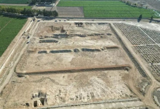 大马士革现“万人坑”，10万人被埋泥土下....
