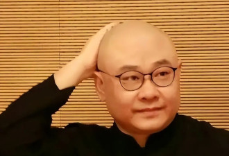 刀郎演唱会裤袋里装矿泉水冲上热搜，原因曝光后，网友：活该你红