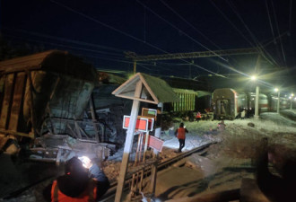 突发：俄罗斯两列火车相撞 乘客数量超300人