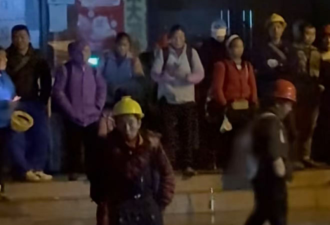 中国凌晨四点的街头 挤满了“找活路”的人…