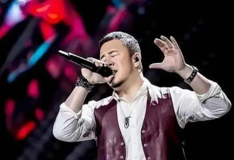 26岁登上春晚的孙浩，因得罪杨坤20年不曾说话，今56岁仍孤身一人
