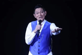 刘德华12岁女儿现身演唱会！穿露肩裙披散长发，回眸模样神似妈妈