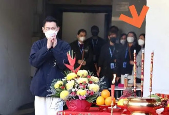 刘德华12岁女儿现身演唱会！穿露肩裙披散长发，回眸模样神似妈妈