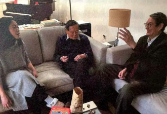 杨振宁太太翁帆看望刘诗昆夫妇，48岁清新俏丽，已拥两个博士学位