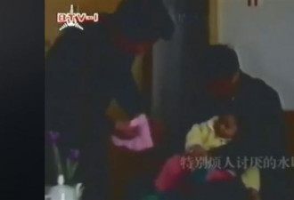 被爱女尿在腿上...网络疯传习抱女儿90秒片