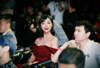 她曾是中国“乳神”，身材好到爆炸，曾出演《一路向西》，可惜如今不温不火！